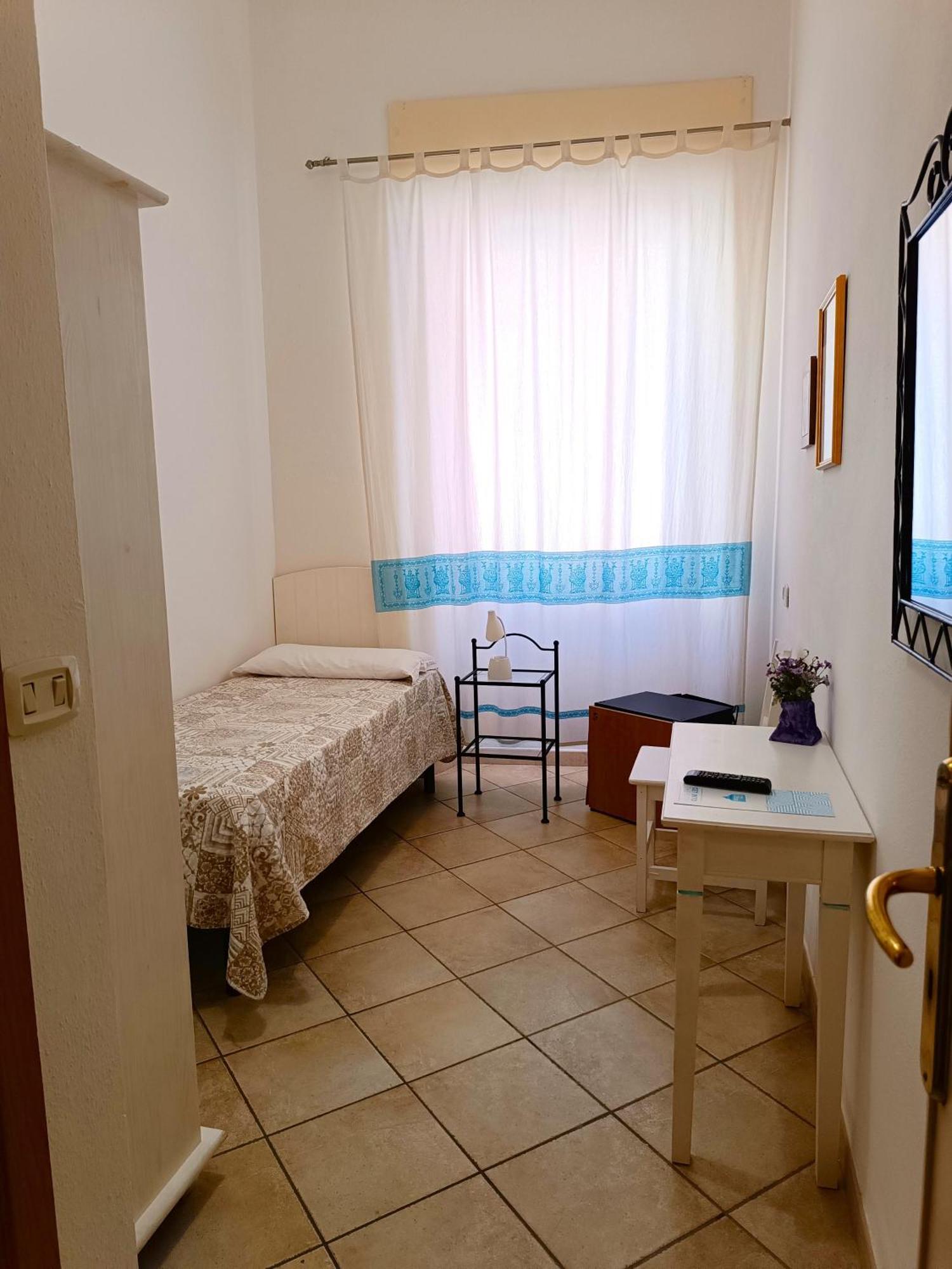 Domo Janas Guesthouse Ольбия Экстерьер фото